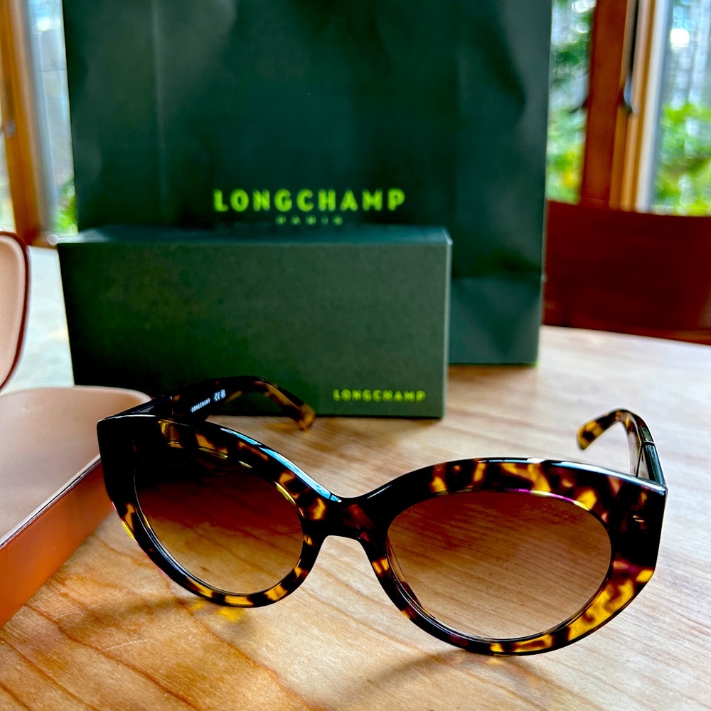LONGCHAMP Sunglasses- New
Havana Purple
Reference : 55144LUAE04
$190.00 - Picture 2 of 8